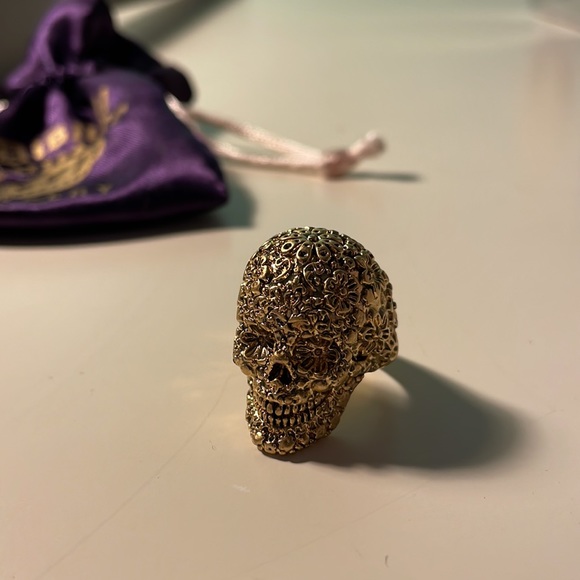 gold color pirate 🏴☠️ of Caribbean skull rings sz 8 disney couture jewelry - Picture 6 of 9